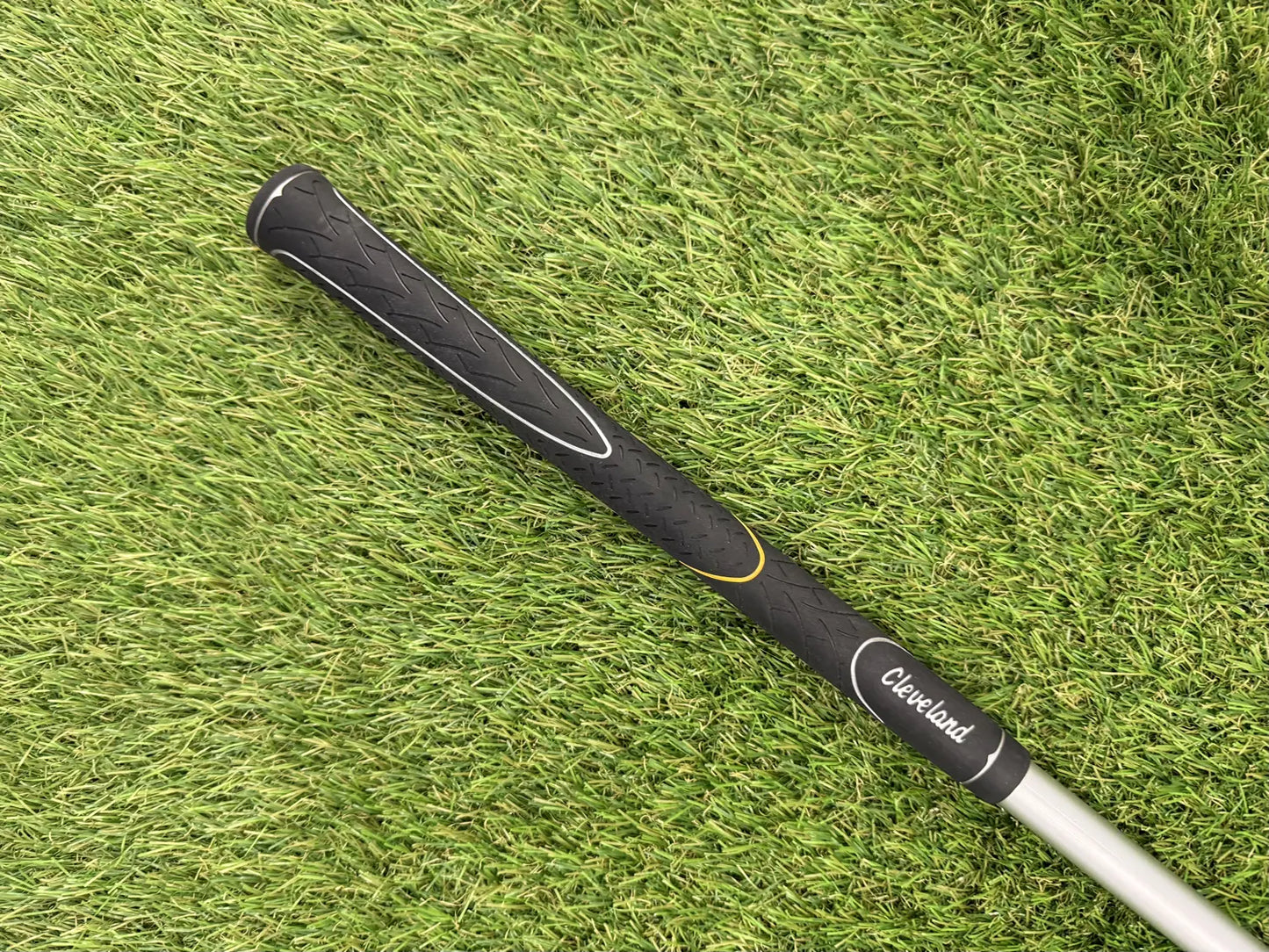Cleveland HiBore 9.5 Degree LH Driver (Left Hand, Stiff, 9.5º)with Fujikura Stiff Flex Shaft