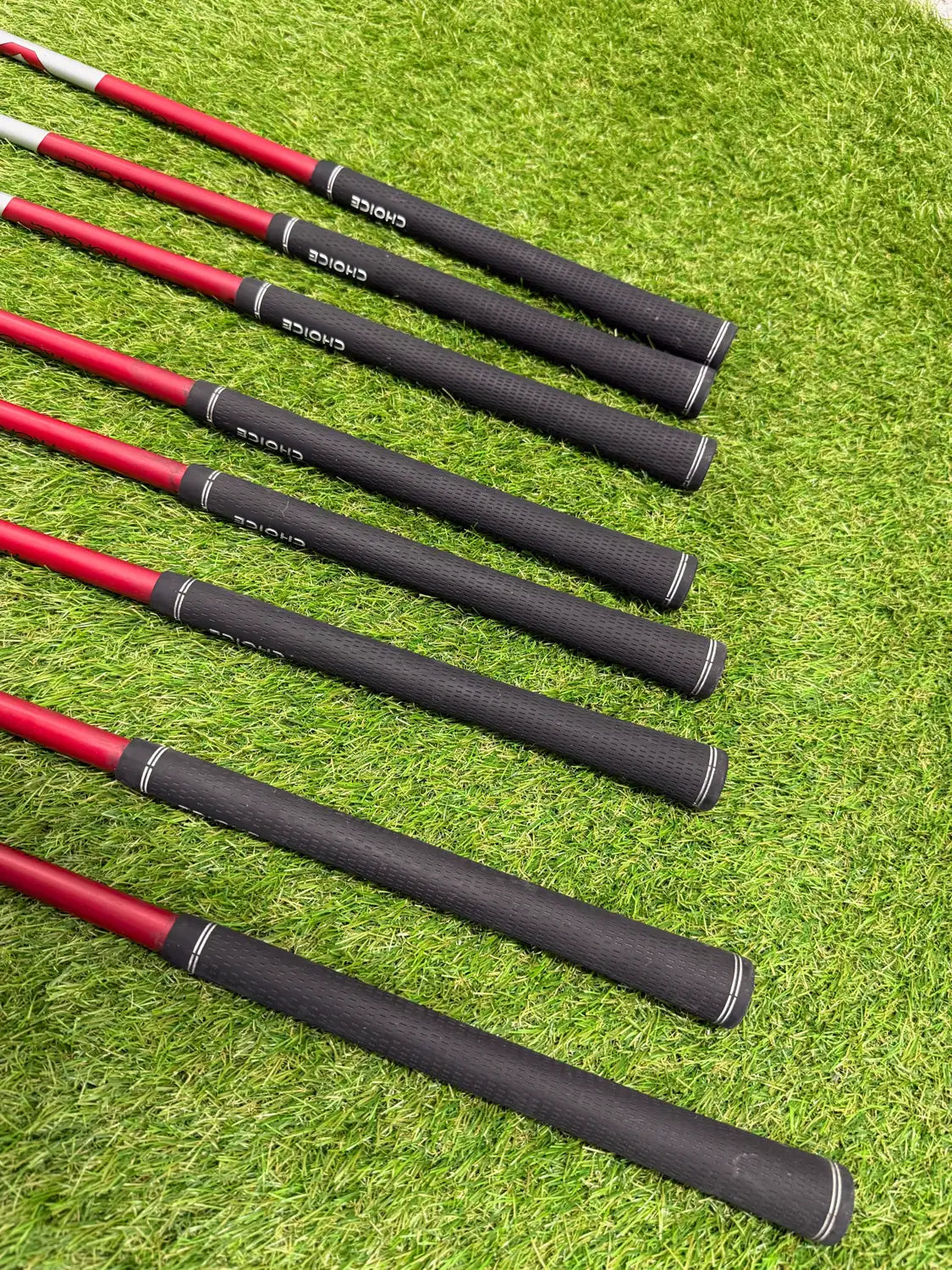 Wilson Staff Di7 Iron Set (4i-SW, Right hand, Regular Flex Graphite)